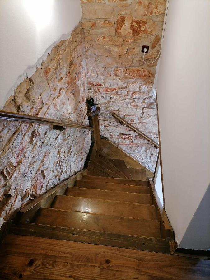 Mala Kuca Sa Velikim Grijanim Bazenom Antonio Villa Šišan Exteriör bild