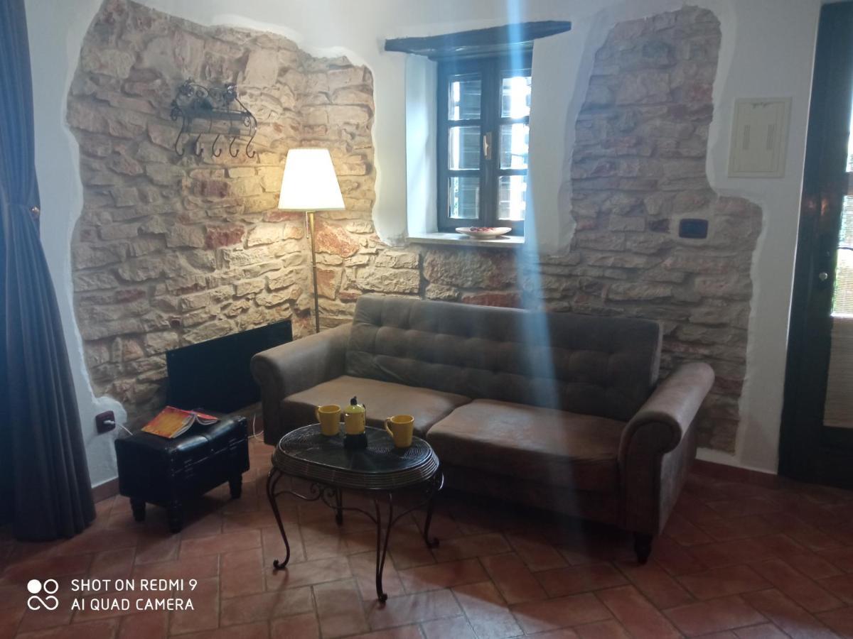 Mala Kuca Sa Velikim Grijanim Bazenom Antonio Villa Šišan Exteriör bild