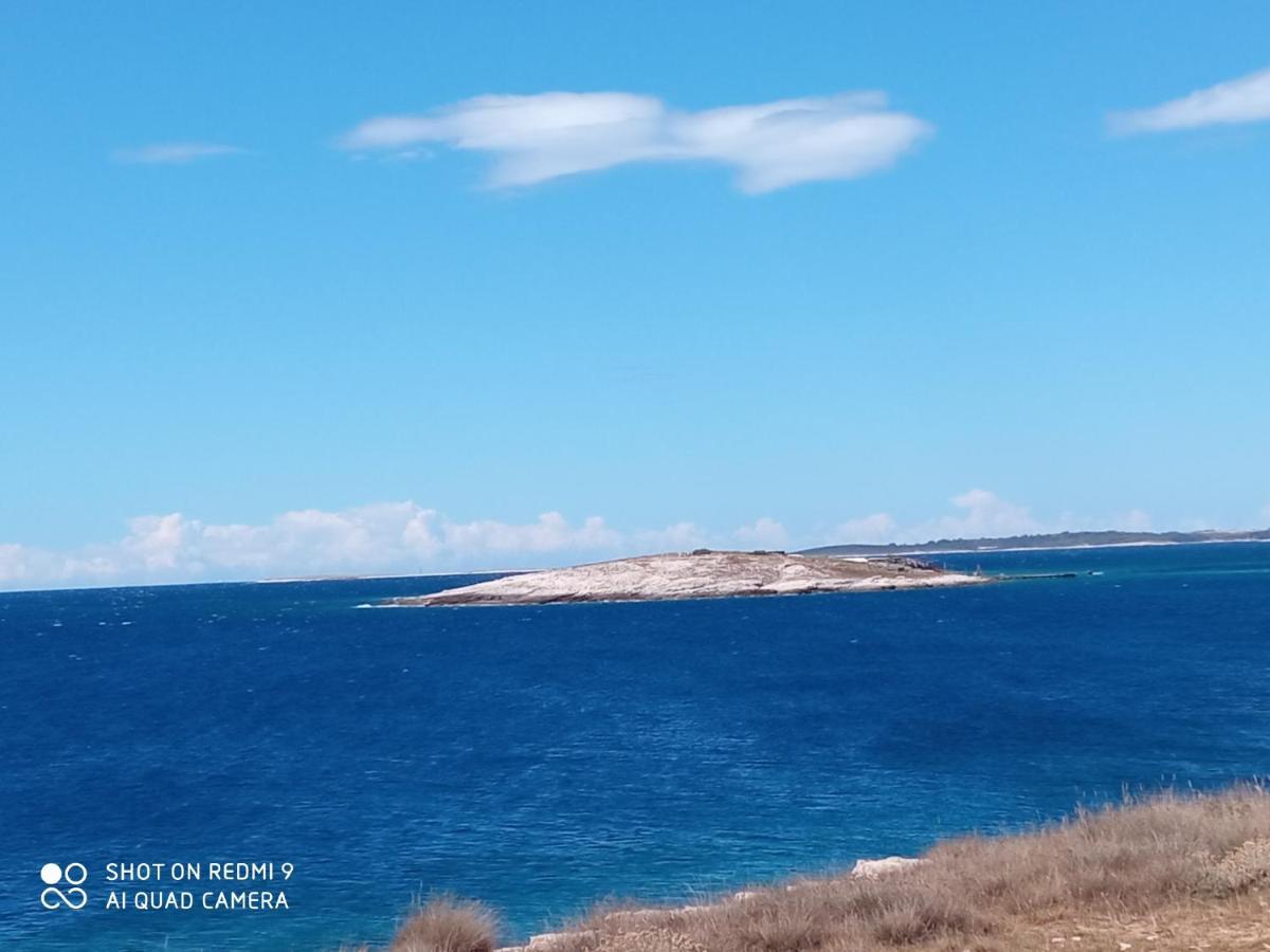 Mala Kuca Sa Velikim Grijanim Bazenom Antonio Villa Šišan Exteriör bild