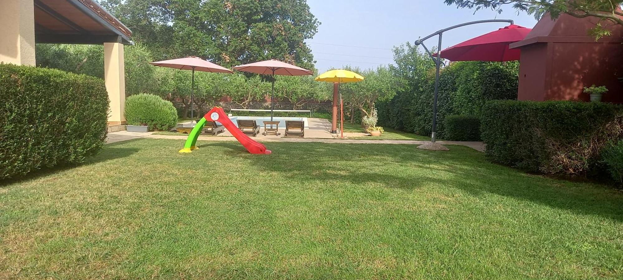 Mala Kuca Sa Velikim Grijanim Bazenom Antonio Villa Šišan Exteriör bild