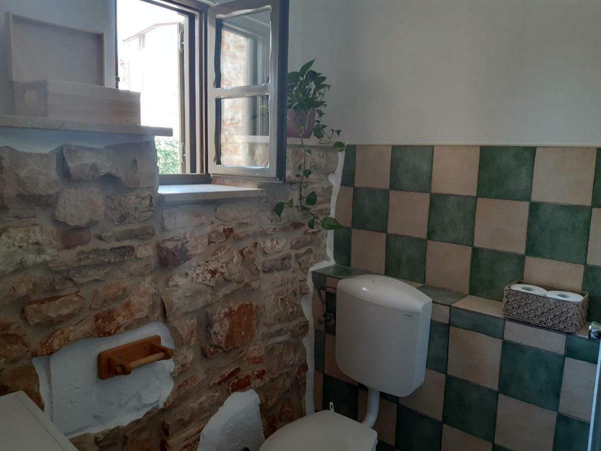 Mala Kuca Sa Velikim Grijanim Bazenom Antonio Villa Šišan Exteriör bild