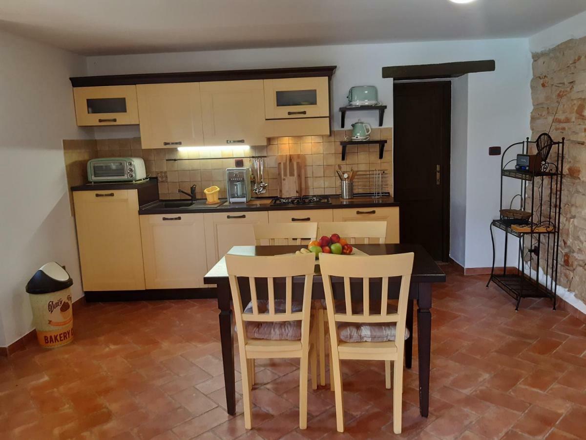 Mala Kuca Sa Velikim Grijanim Bazenom Antonio Villa Šišan Exteriör bild